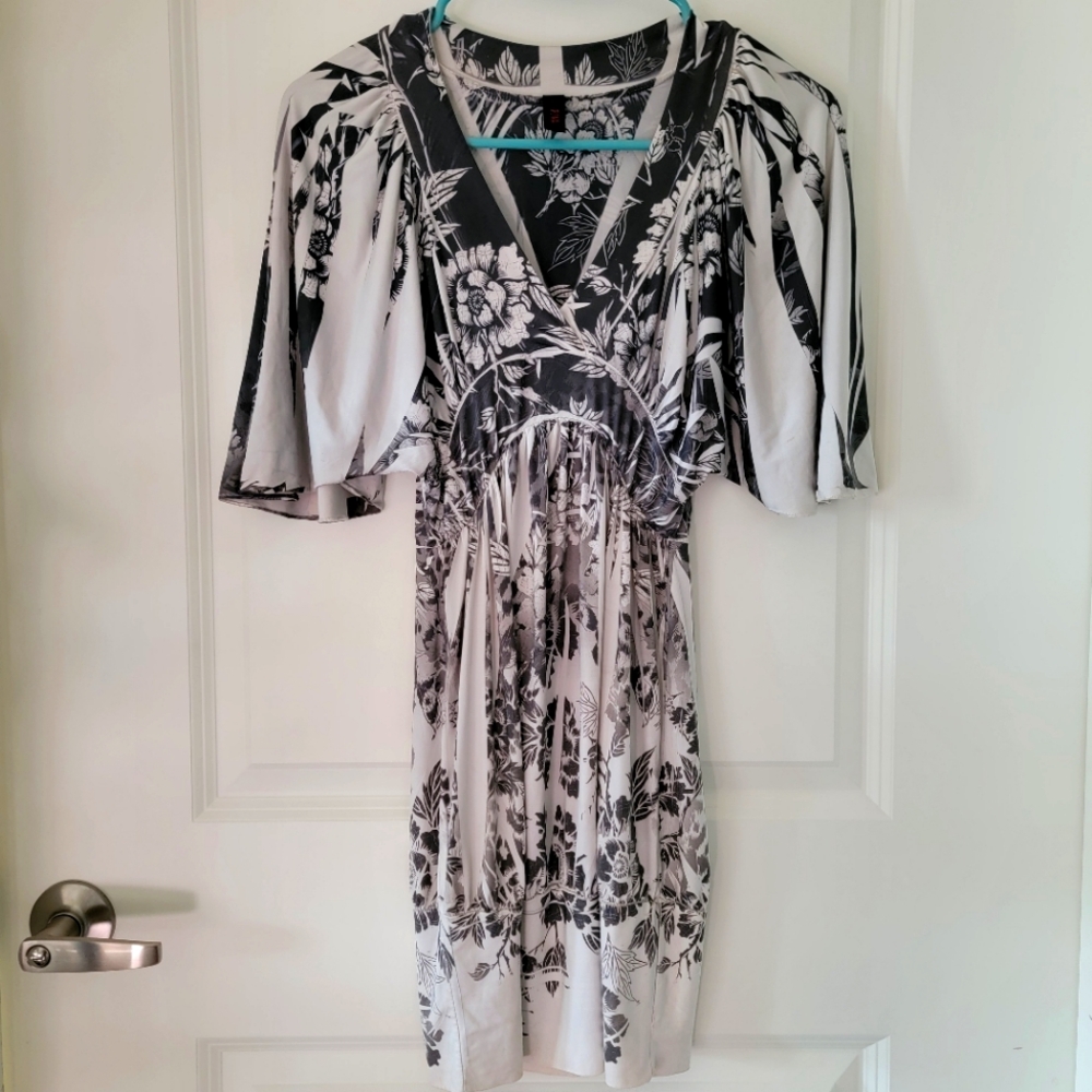 Stretchy Floral Black and White Dress